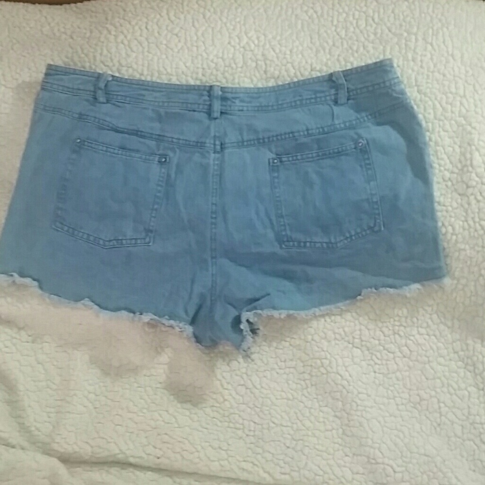 Coachella🔥Denim studded  Vintage Cut Off Shorts! - Picture 4 of 5
